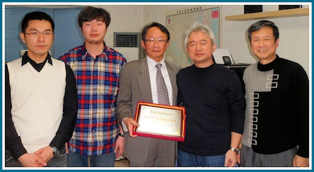 Representatives of Keiseiking receiving award.